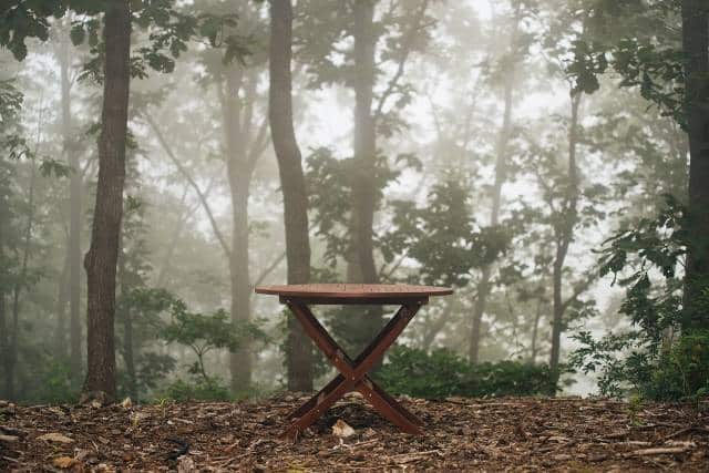 matériau mobilier et table jardin